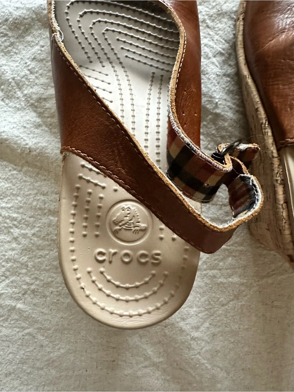 Crocs A-Leigh Brown Leather Cork Wedge Sandals Women’s 8